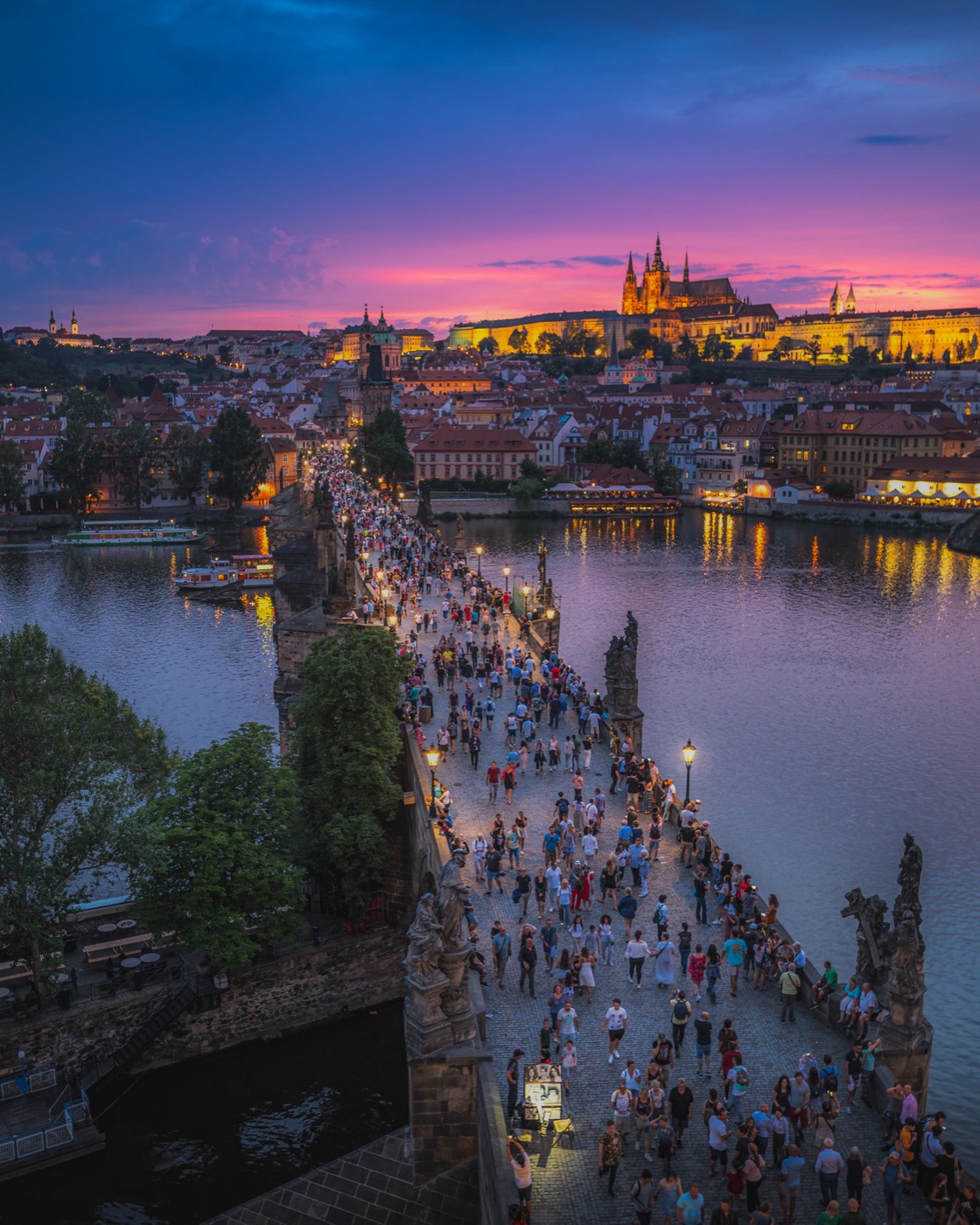Praha za soumraku